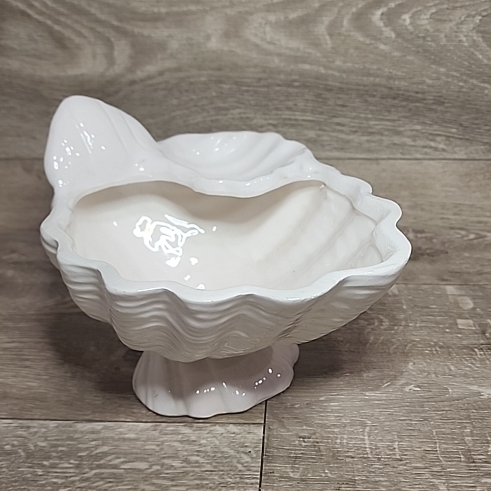 Vintage Ceramic Gloss White Seashell Bowl W/ Side small seashell on Pedestal